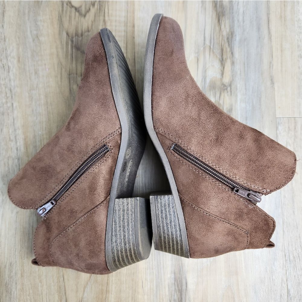 ☔️💛Arizona Jean Co Brown Gale Memory Foam Ankle Booties Size 8W - Picture 9 of 12